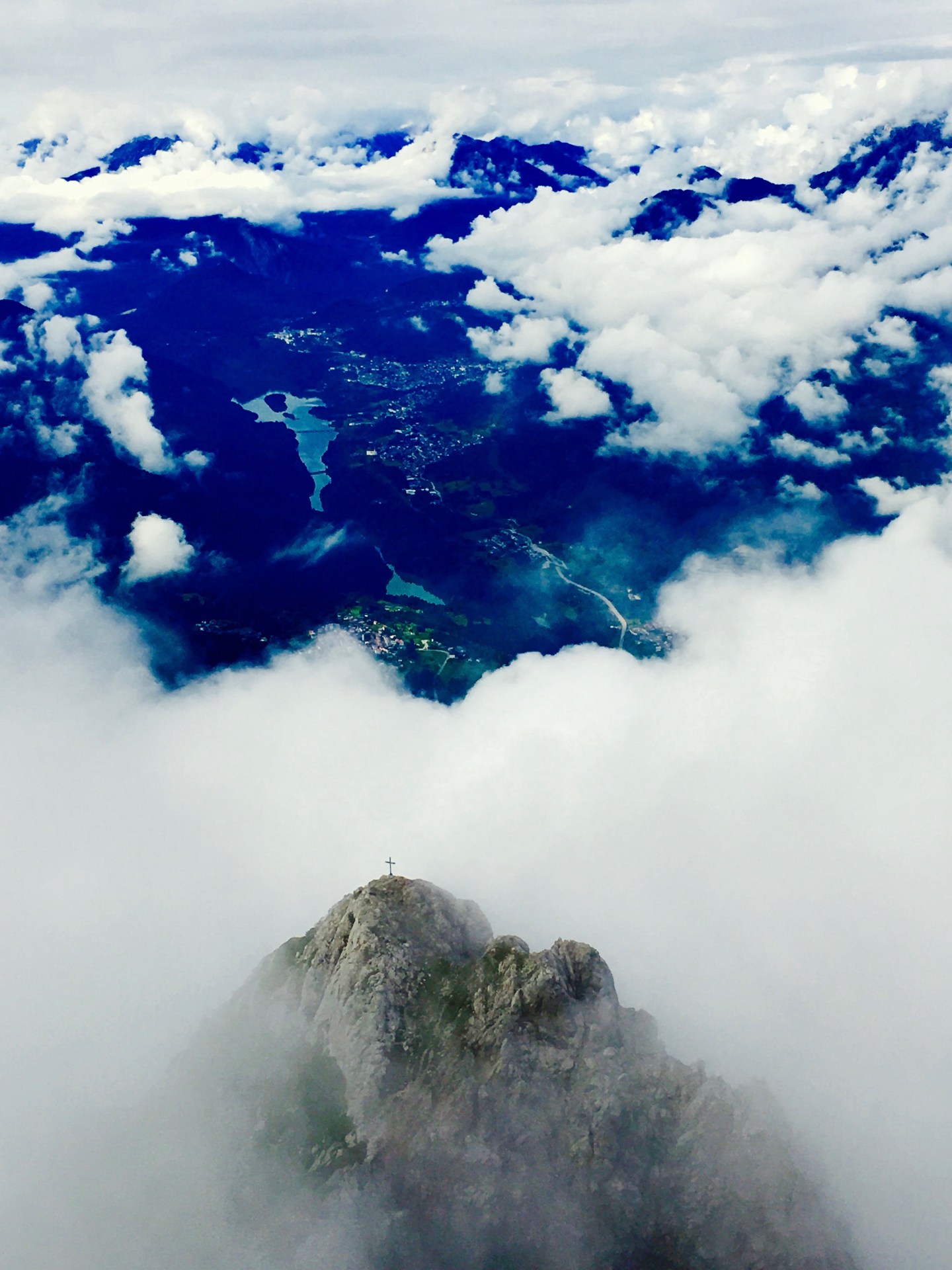 Cima dello Schiavon (con croce) dalla cime del Crissin